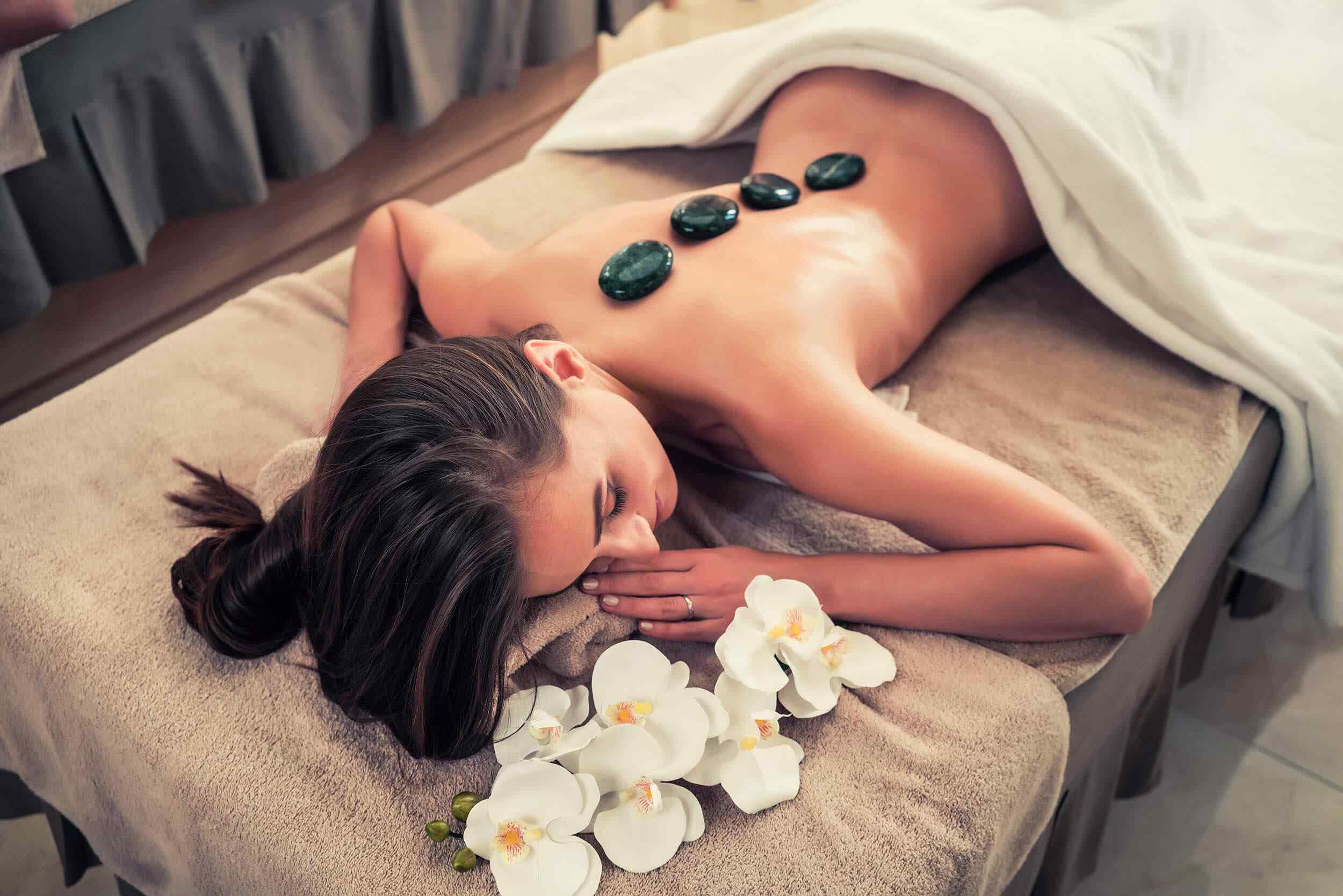 https://beautyattitudesalon.com/wp-content/uploads/2018/10/spa-stone-massage-3.jpg